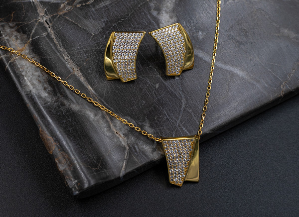 joyeria pendientes y colgante de oro
