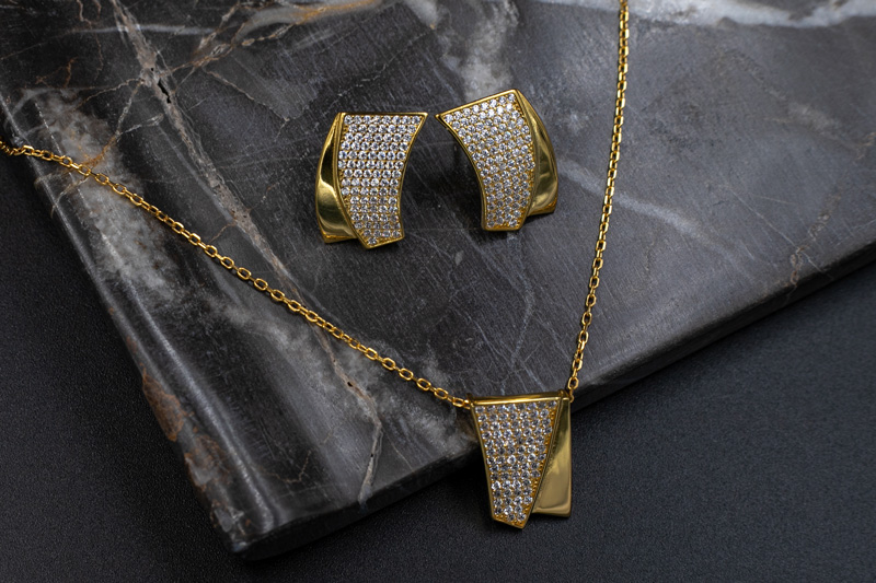 joyeria pendientes y colgante de oro