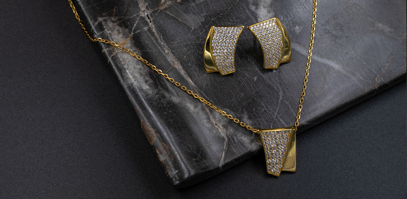 joyeria pendientes y colgante de oro